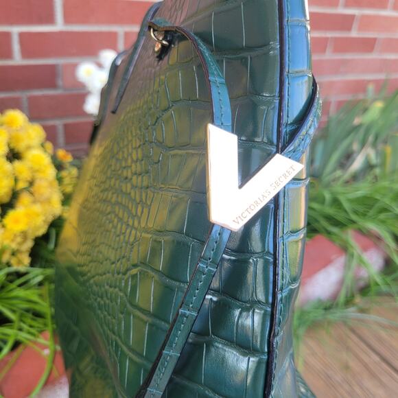 Victoria’s Secret Carryall Tote – Emerald Green Faux Croc, Discontinued 2021 - Picture 11 of 11
